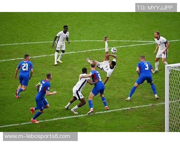 精彩足球点球瞬间集锦让你感受紧张刺激的比赛氛围